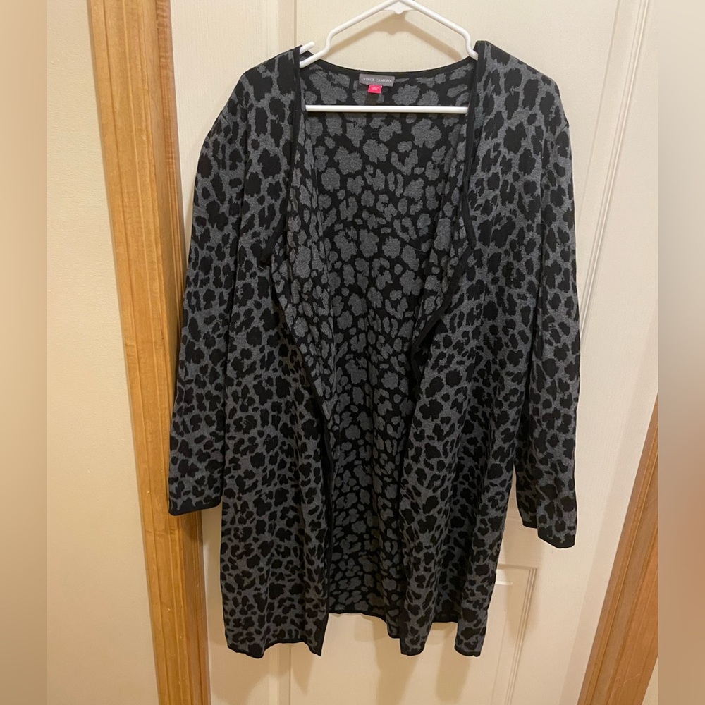 Vince Camuto black leopard print cardigan